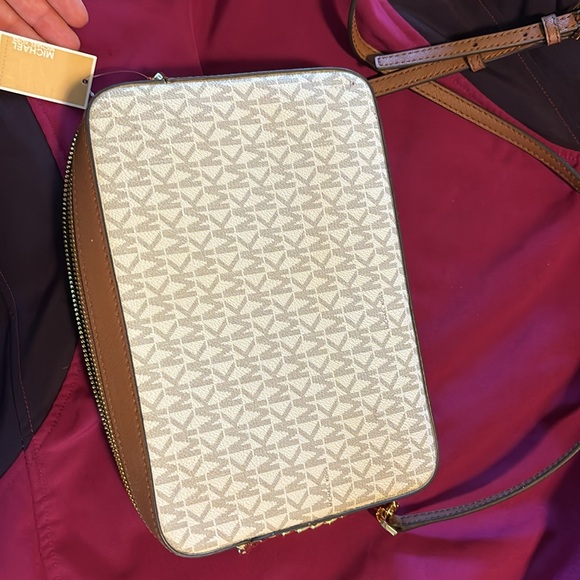 Michael Kors Vanilla Cross Body BRAND NEW - Picture 3 of 5